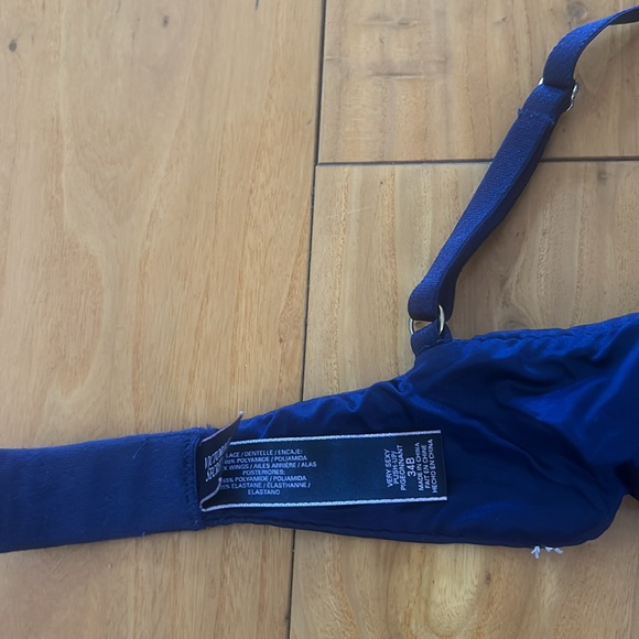 Victoria Secret Very Sexy Push Up Bra. Excellent condition - Picture 2 of 2